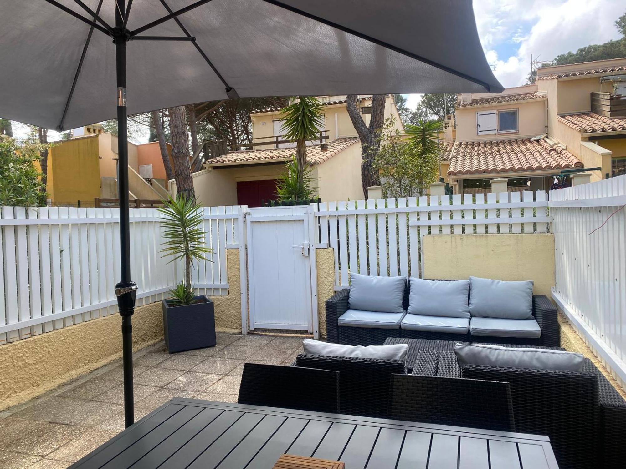 Villa Pinede - Proche Naturiste Agde Buitenkant foto